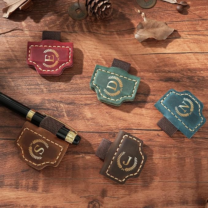 Personalized Mark Bookmark with Pen Holder, Leather Magnetic Book Marker 26 Letters,Custom Initials Page Marks, Gifts for Book Lovers Readers Men Women (Coffee, H)